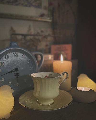 時計の音、灯、そして紅茶